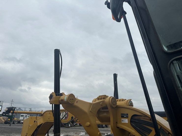 2022-caterpillar-140gc-image-33