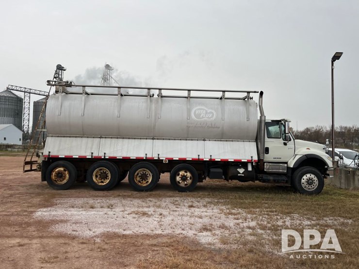 2005-international-7600-image-5