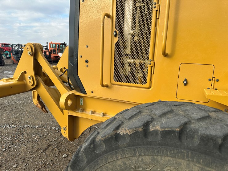 2022-caterpillar-140gc-image-57