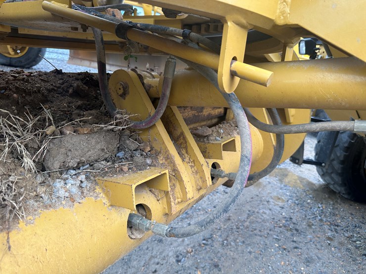 2022-caterpillar-140gc-awd-image-37