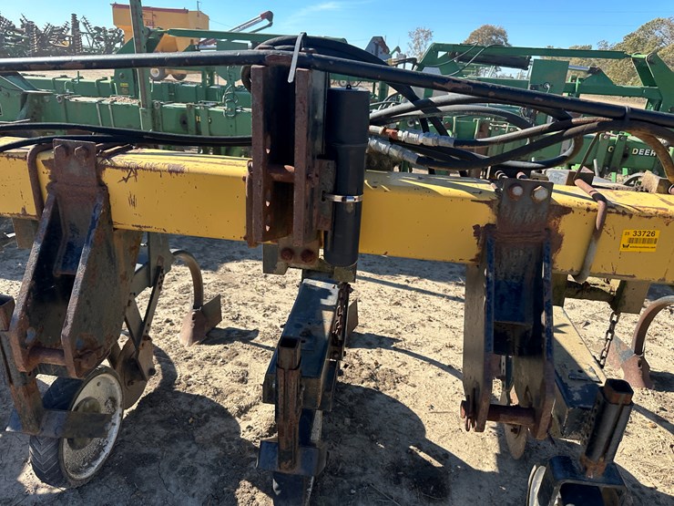 #33726-•-16-row-30"-cultivator-image-35