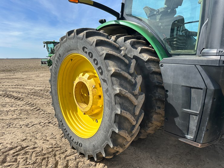 2016-john-deere-8320r-image-10