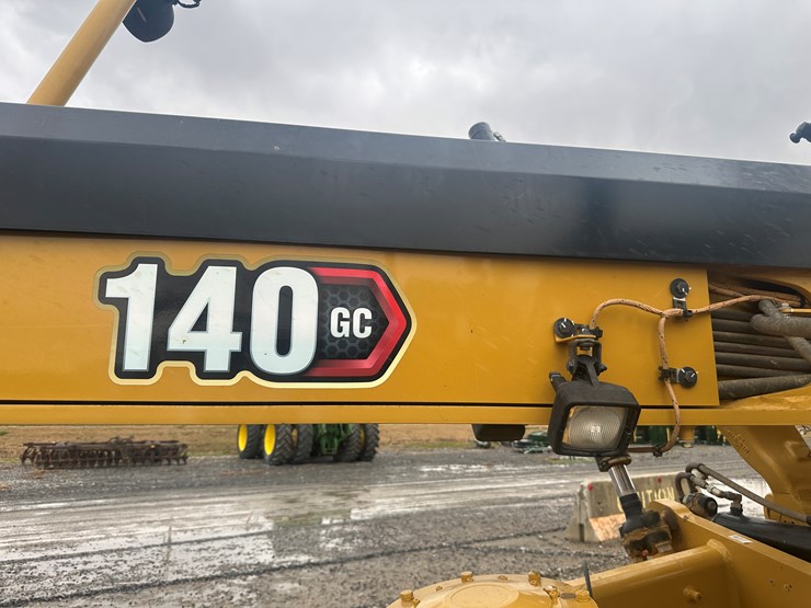 2022-caterpillar-140gc-awd-image-40