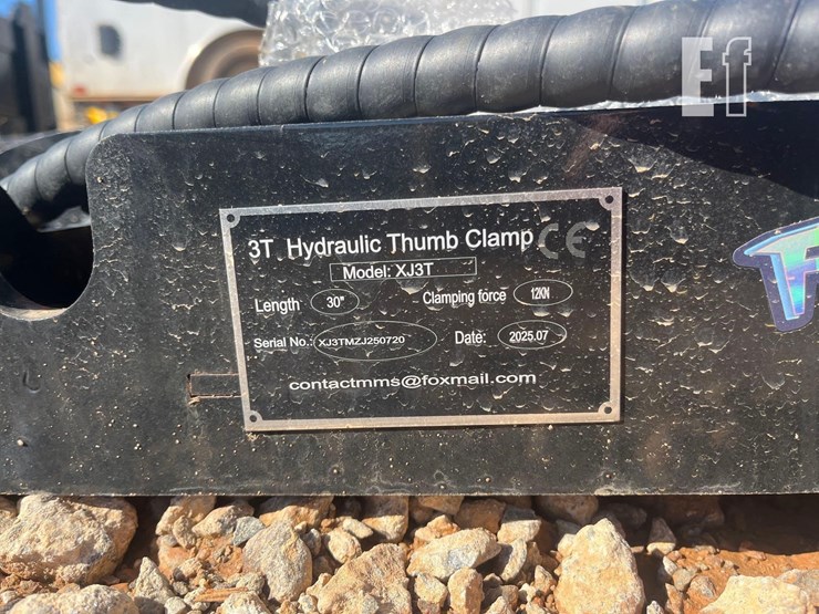 future-3t-30in-hydraulic-thumb-clamp-image-4