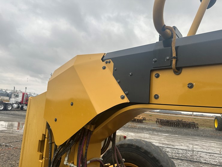 2022-caterpillar-140gc-awd-image-41