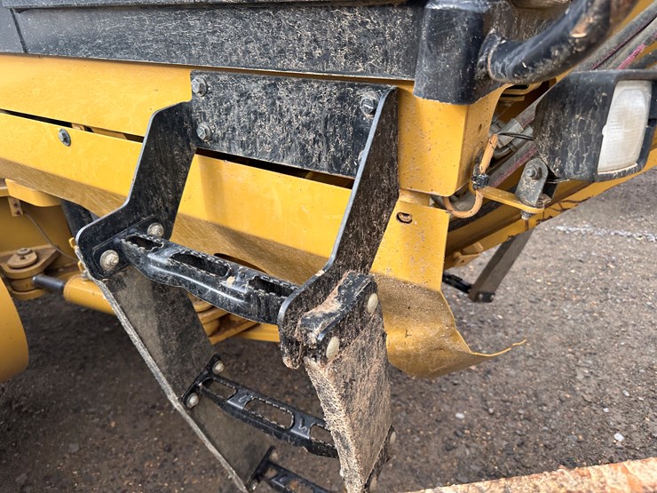 2022-caterpillar-140gc-image-52