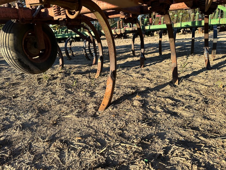 #33755-•-8'-chisel-plow-image-13