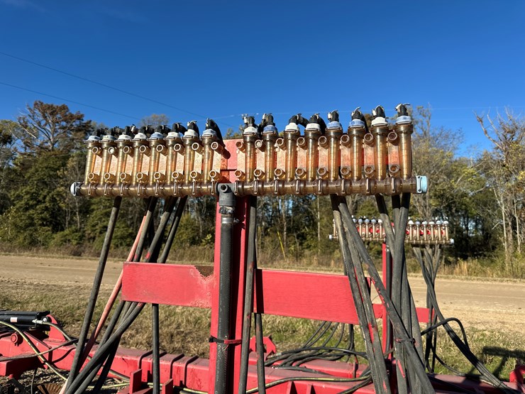 #33739-•-~20'-row-crop-cultivator-image-33