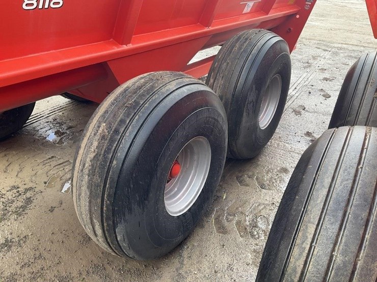 kuhn-slinger-8118-16'x7'-pull-pto-manure-spreader-image-10
