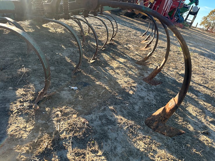 #33752-•-4.5'-chisel-plow-image-6