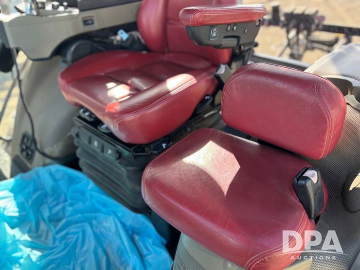 2018-case-ih-340-image-31