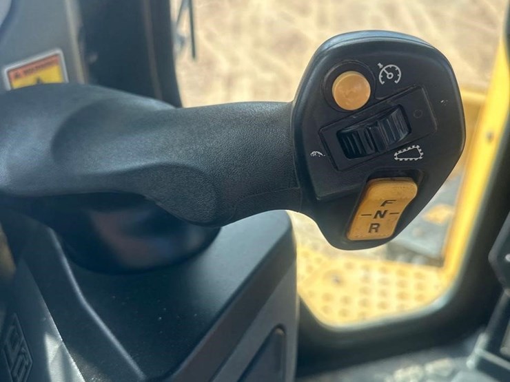 2021-caterpillar-d5-image-43