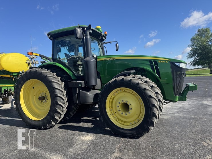 2013-john-deere-8235r-image-3