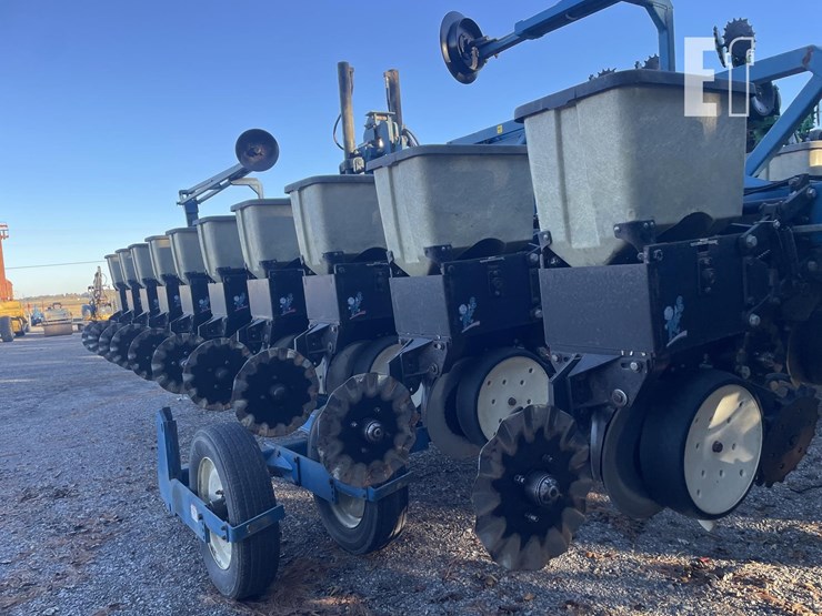 1997-kinze-2600-image-6