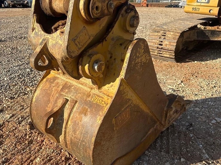 2018-caterpillar-320-image-14
