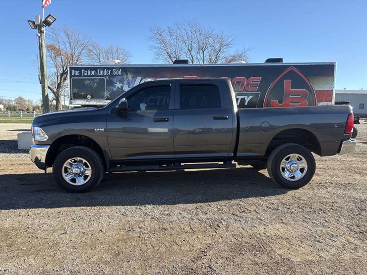 2016-dodge-2500-image-2