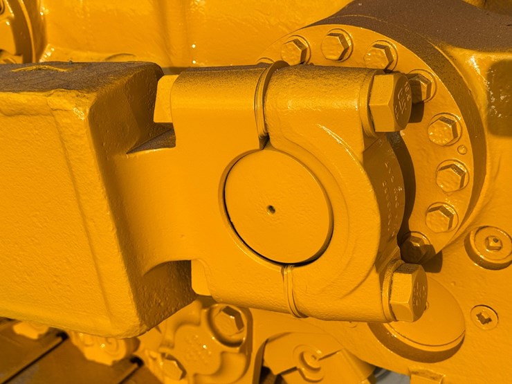 2019-caterpillar-d8t-image-27