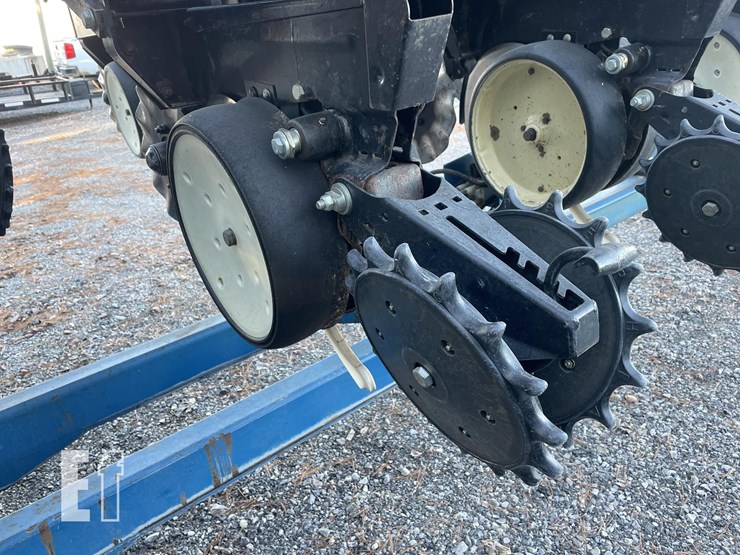 1997-kinze-2600-image-19