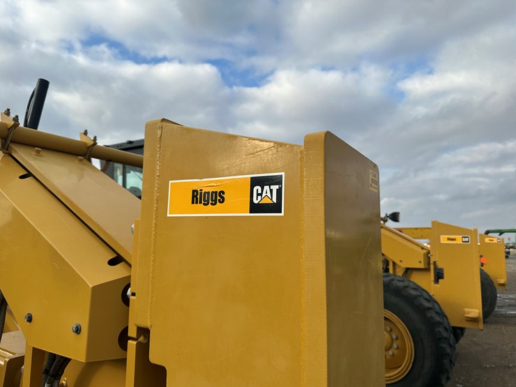 2022-caterpillar-140gc-image-38