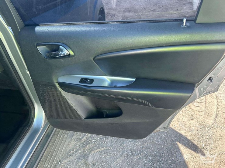 2015-dodge-journey-sxt-image-14