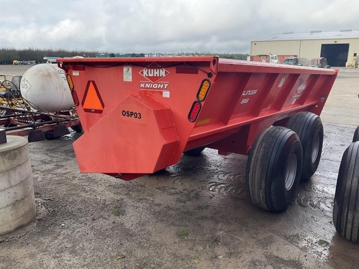kuhn-slinger-8118-16'x7'-pull-pto-manure-spreader-image-5