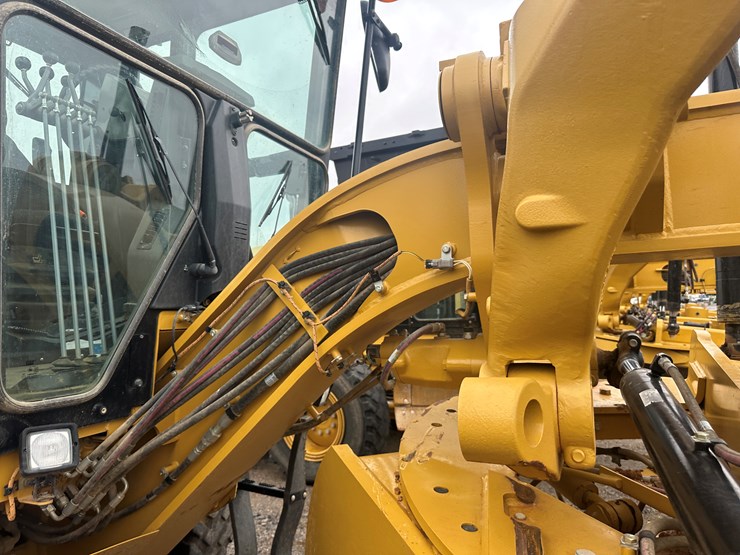 2022-caterpillar-140gc-image-60