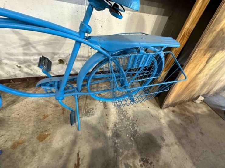 vintage-metal-bicycle-image-2