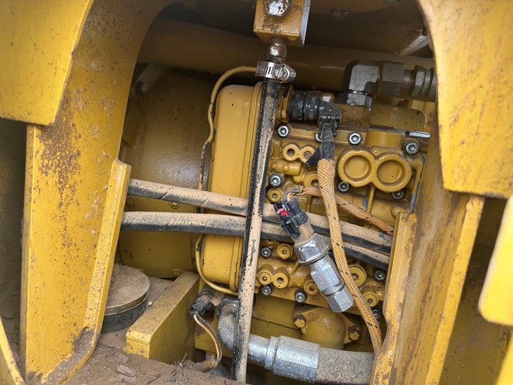 2022-caterpillar-140gc-image-75