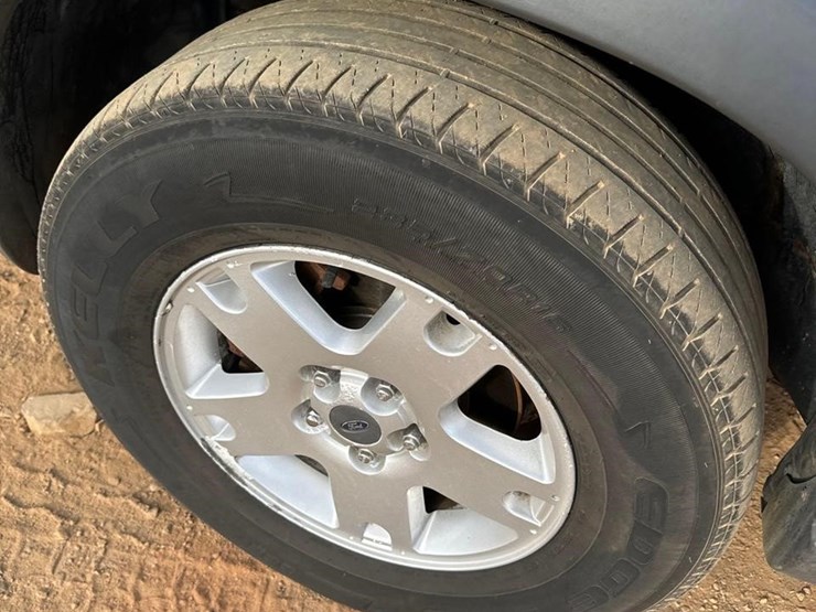 2005-ford-escape-xlt-image-9