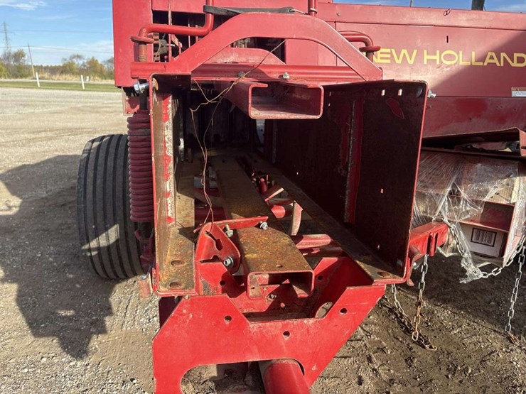 new-holland-570-image-13