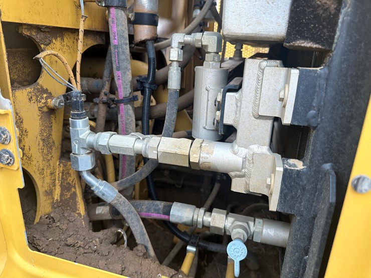 2022-caterpillar-140gc-image-72