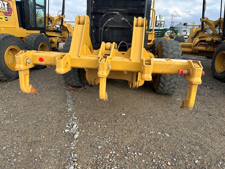 2022-caterpillar-140gc-image-19