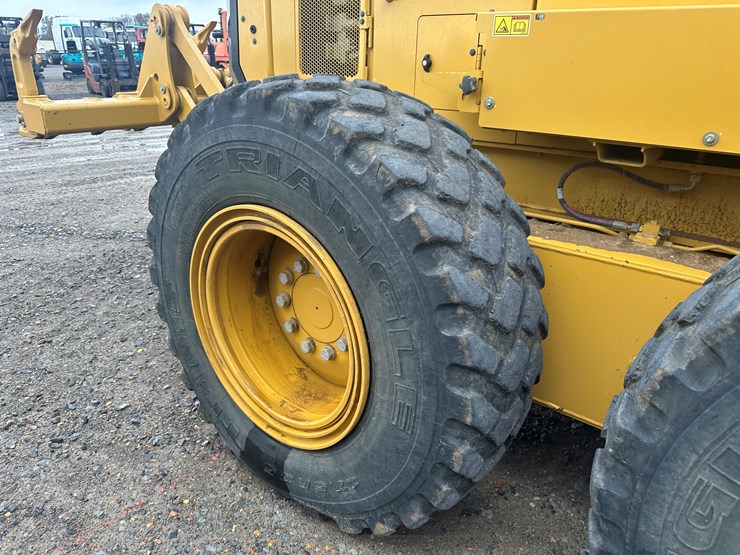 2022-caterpillar-140gc-image-11