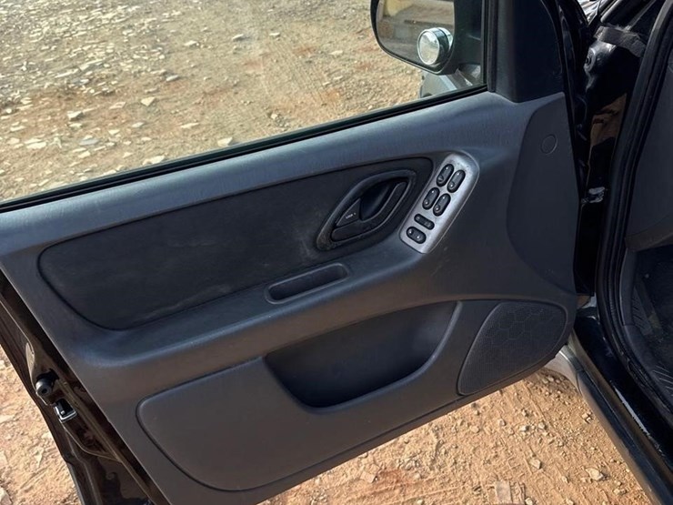 2005-ford-escape-xlt-image-14