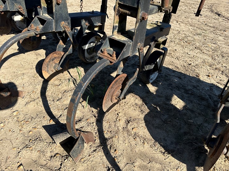 #33726-•-16-row-30"-cultivator-image-23