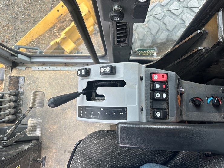 2022-caterpillar-140gc-awd-image-103