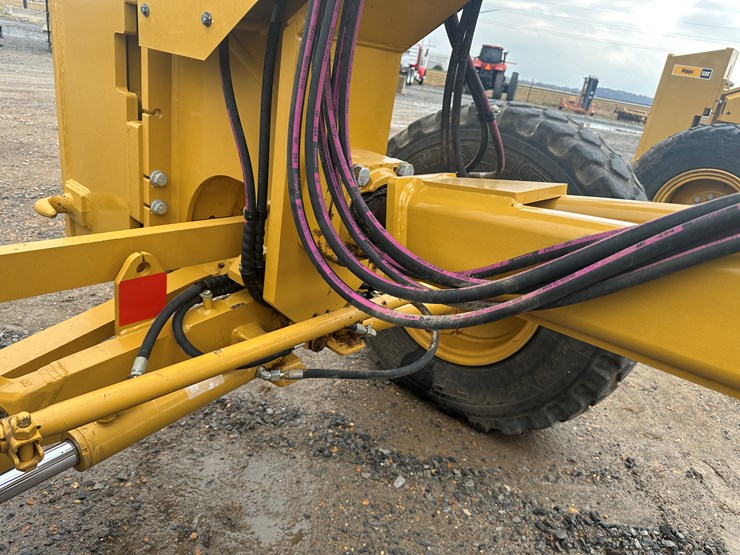 2022-caterpillar-140gc-image-35