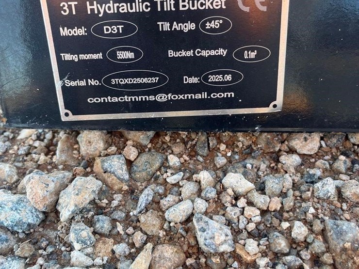 future-3t-hydraulic-tilt-bucket-image-3