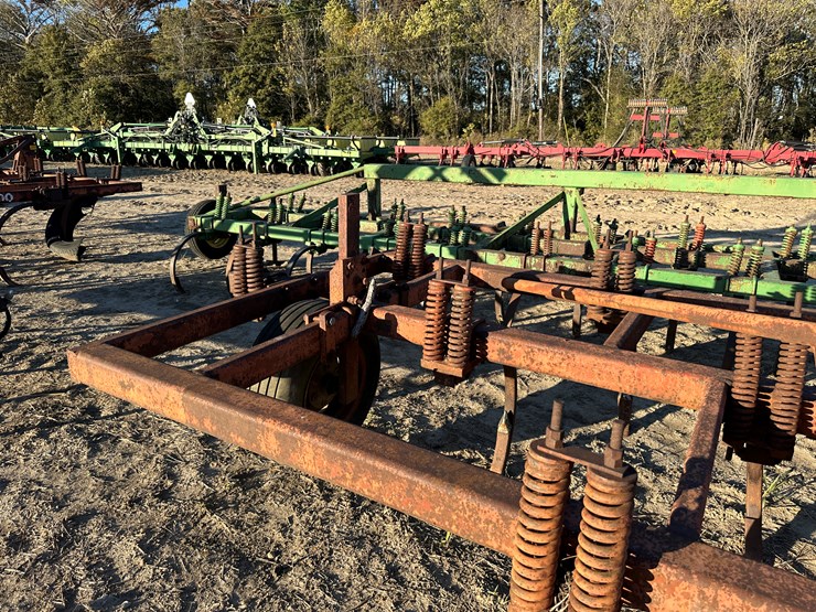 #33755-•-8'-chisel-plow-image-14