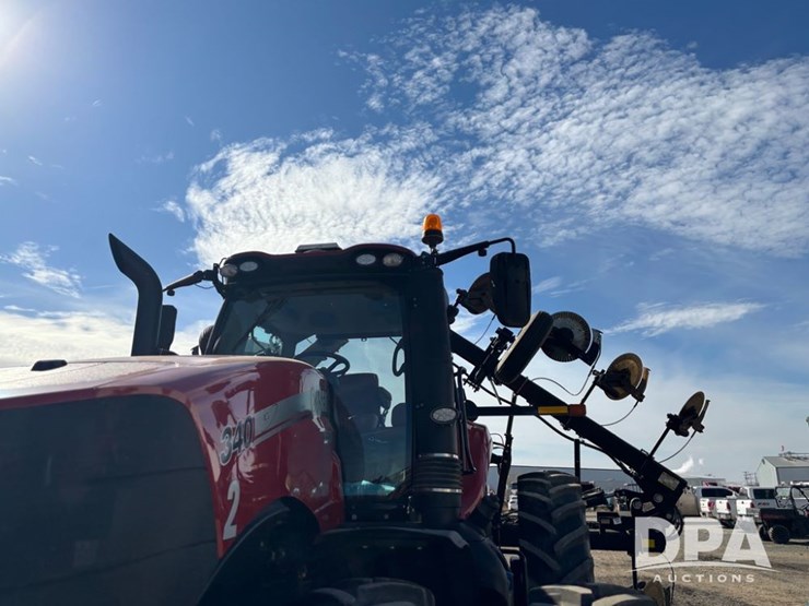 2018-case-ih-340-image-10