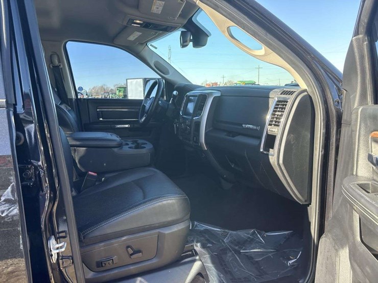 2015-ram-2500-laramie-image-20