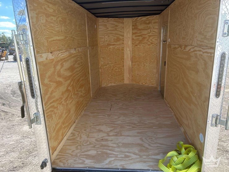 enclosed-trailer-image-10