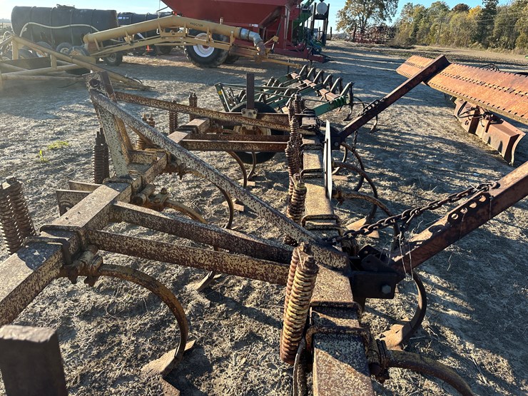 #33753-•-chisel-plow-image-24