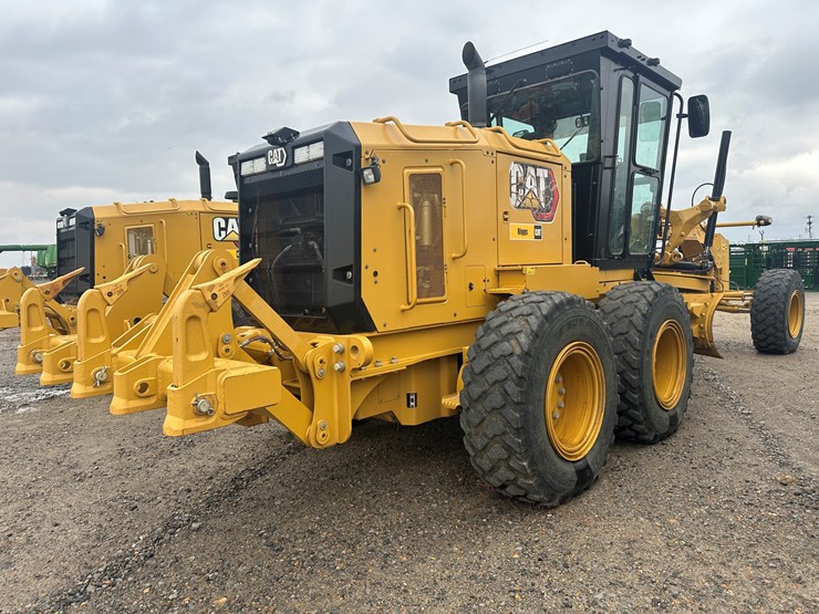 2022-caterpillar-140gc-image-3