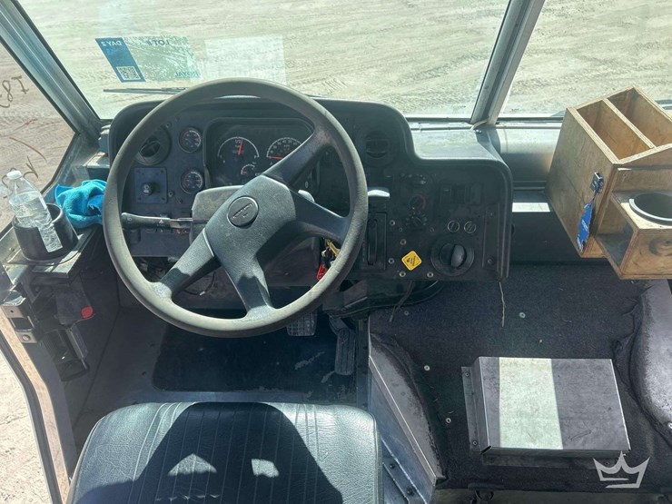 2017-freightliner-mt55-image-32