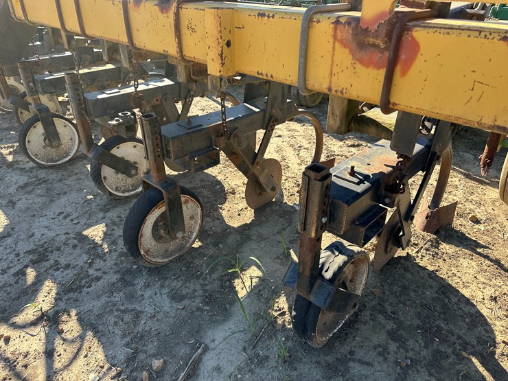 #33726-•-16-row-30"-cultivator-image-9
