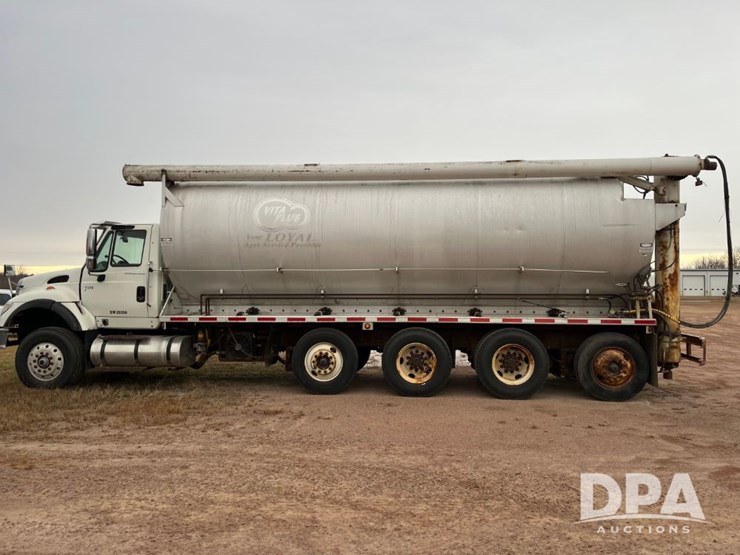 2005-international-7600-image-12