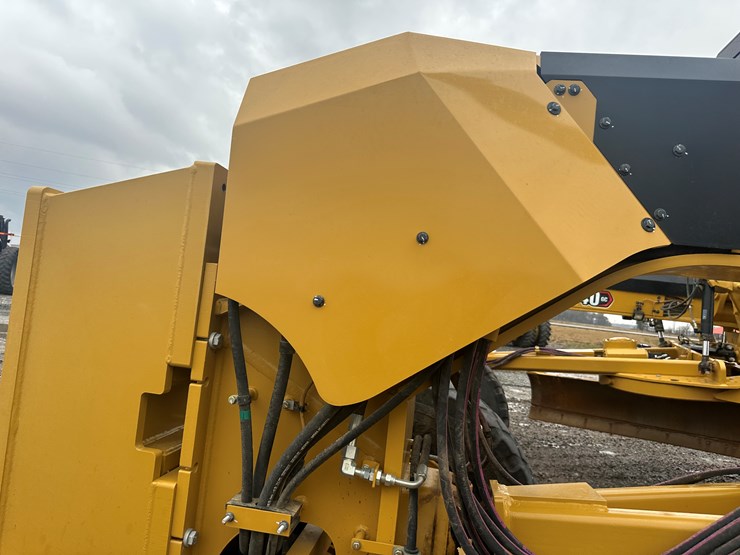 2022-caterpillar-140gc-awd-image-46