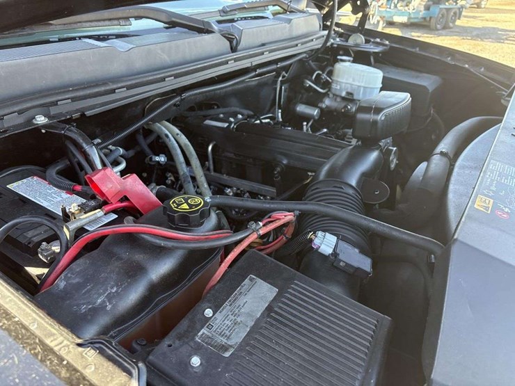 2013-chevrolet-3500hd-image-26