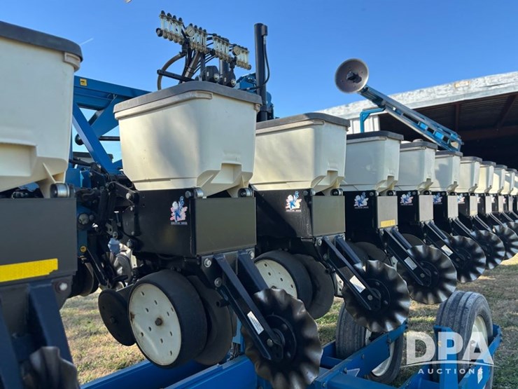 2022-kinze-3600-image-14